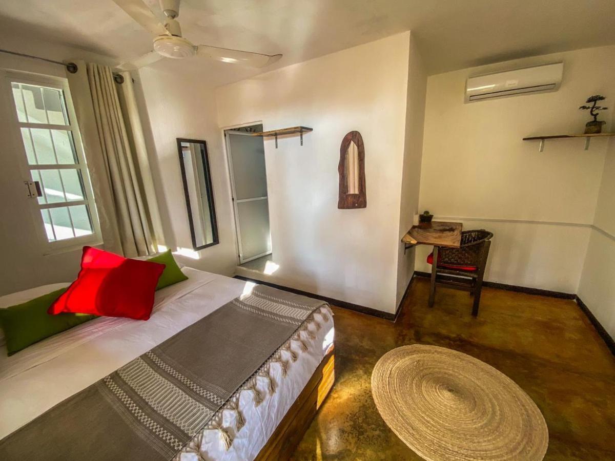 Shaka House Hotel Puerto Escondido  Exterior photo